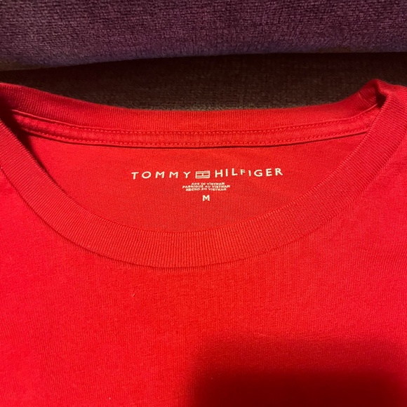 Tommy Hilfiger men's short sleeve t-shirt. Red. Medium - Picture 2 of 4